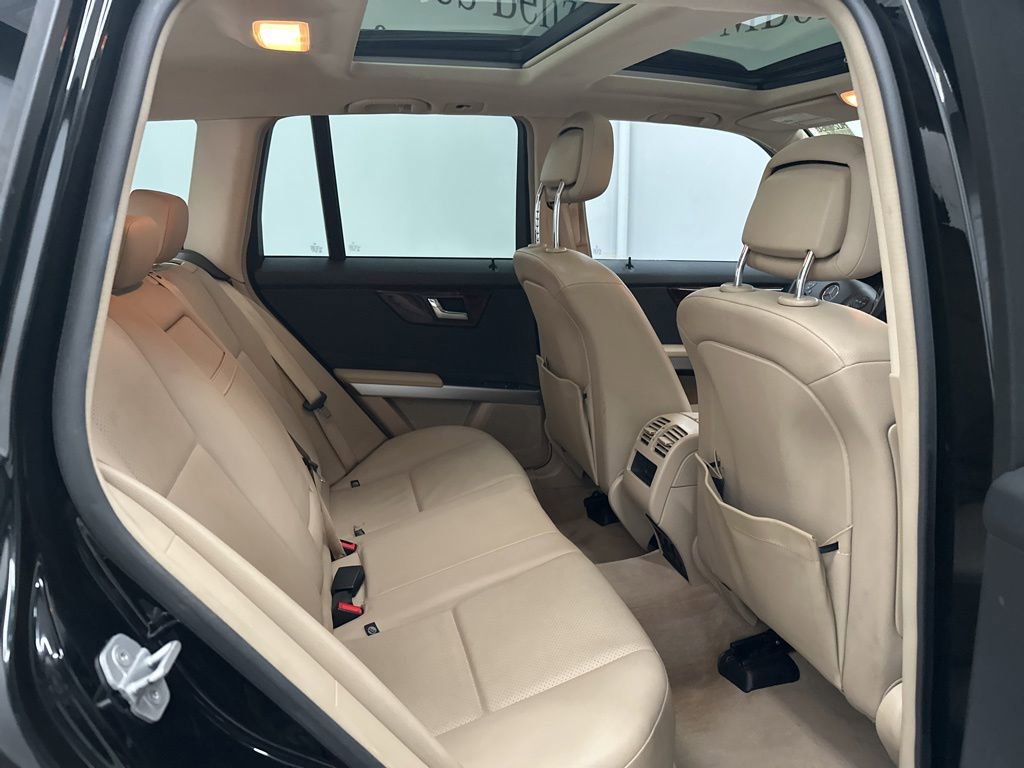 Used 2010 Mercedes-Benz GLK 350 4MATIC image 17