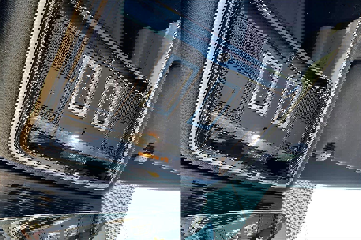 Used 2022 Land Rover Range Rover Velar R-Dynamic HSE image 39