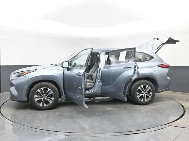 Used 2021 Toyota Highlander XLE FWD image 54