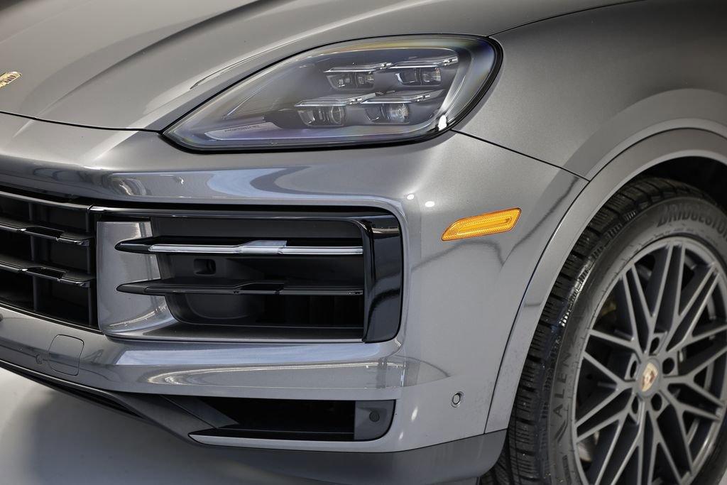 Certified 2025 Porsche Cayenne AWD/4WD image 11
