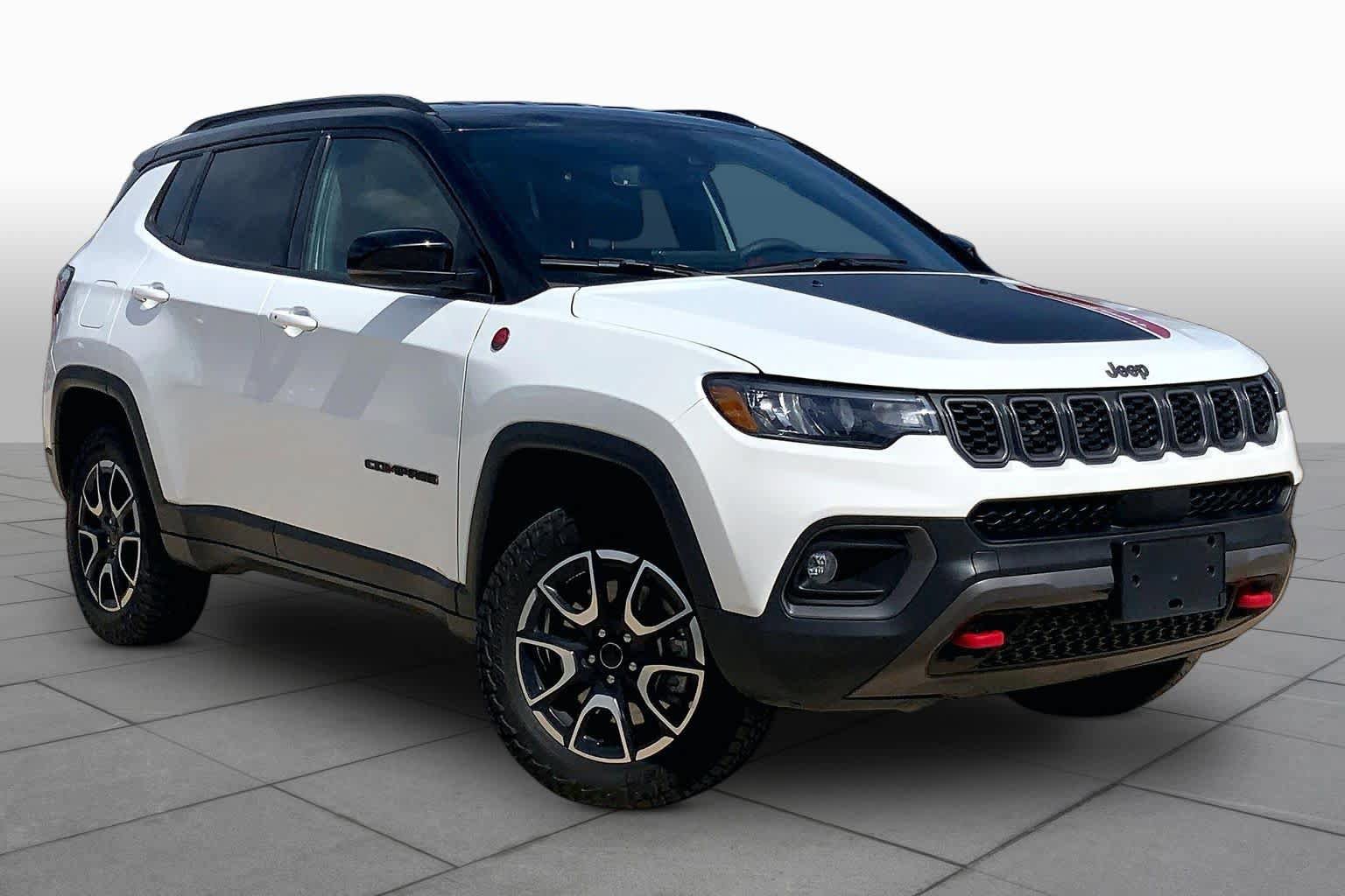 Used 2025 Jeep Compass Trailhawk w/ Trailer Tow Group AWD/4WD image 3