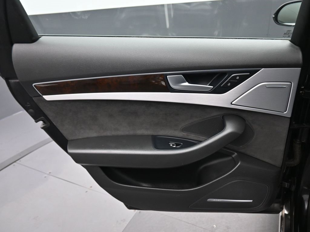 Used 2015 Audi A8 4.0T w/ Premium Package image 33