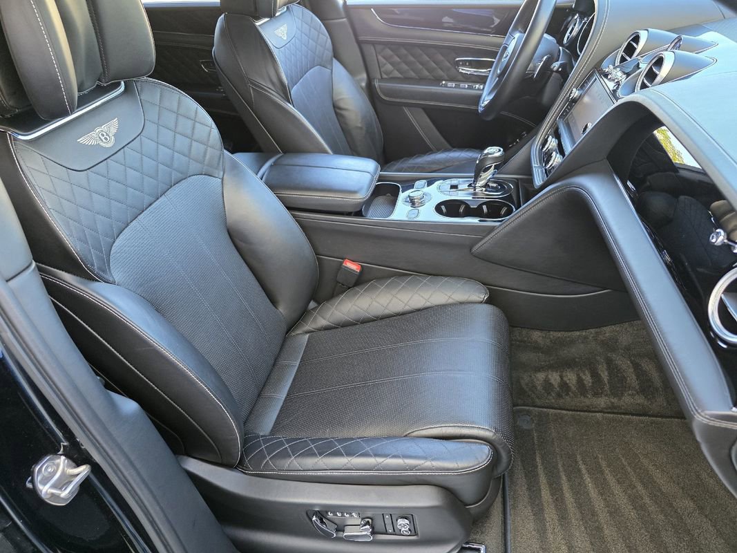 Used 2017 Bentley Bentayga image 25