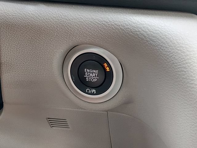Used 2022 Chrysler Voyager LX FWD image 24
