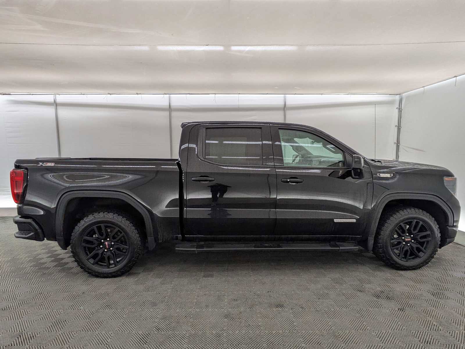 Used 2024 GMC Sierra 1500 Elevation w/ Elevation Premium Package AWD/4WD image 7