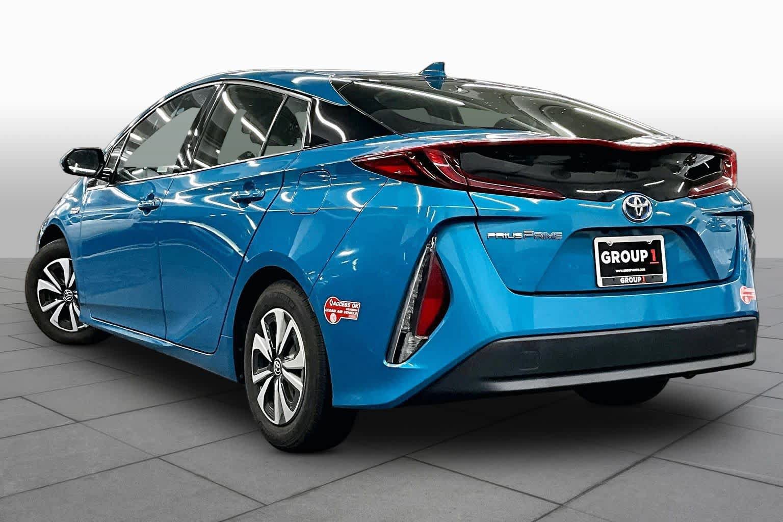 Used 2017 Toyota Prius Prime Premium w/ Carpet Mat Package FWD image 11