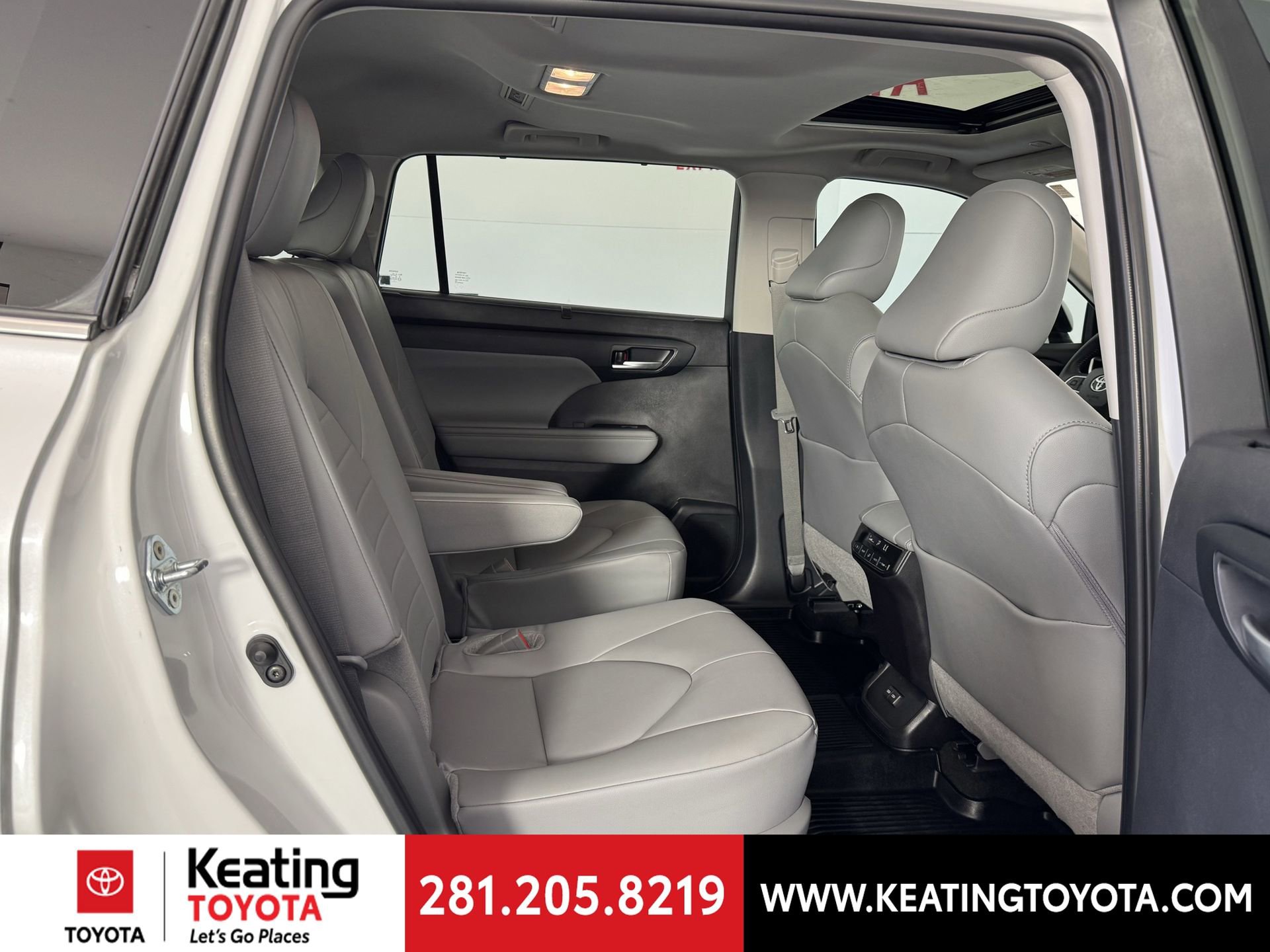 Used 2025 Toyota Highlander XLE image 18