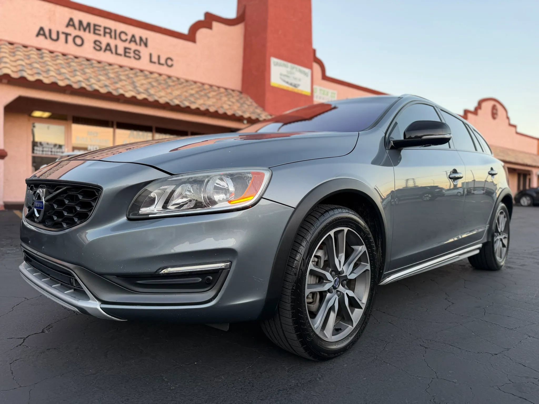 Used 2016 Volvo V60 T5 Cross Country w/ Convenience Package AWD/4WD image 1