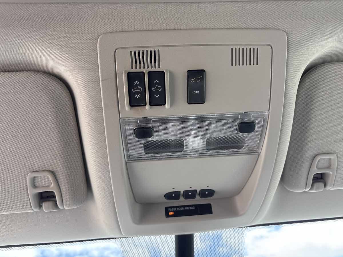 Used 2013 Chevrolet Tahoe LTZ image 29