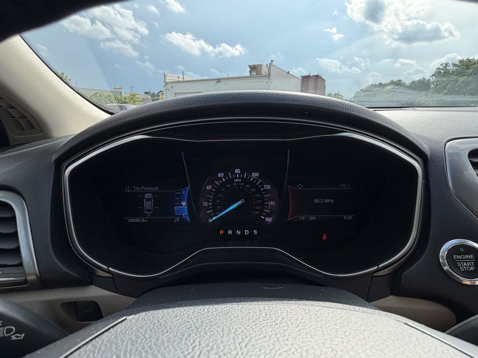 Used 2017 Ford Fusion SE w/ Fusion SE Technology Package FWD image 17