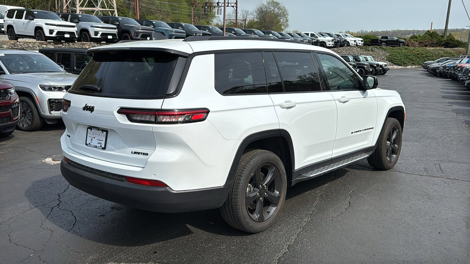 Certified 2025 Jeep Grand Cherokee L Limited w/ Luxury Tech Group II AWD/4WD image 8