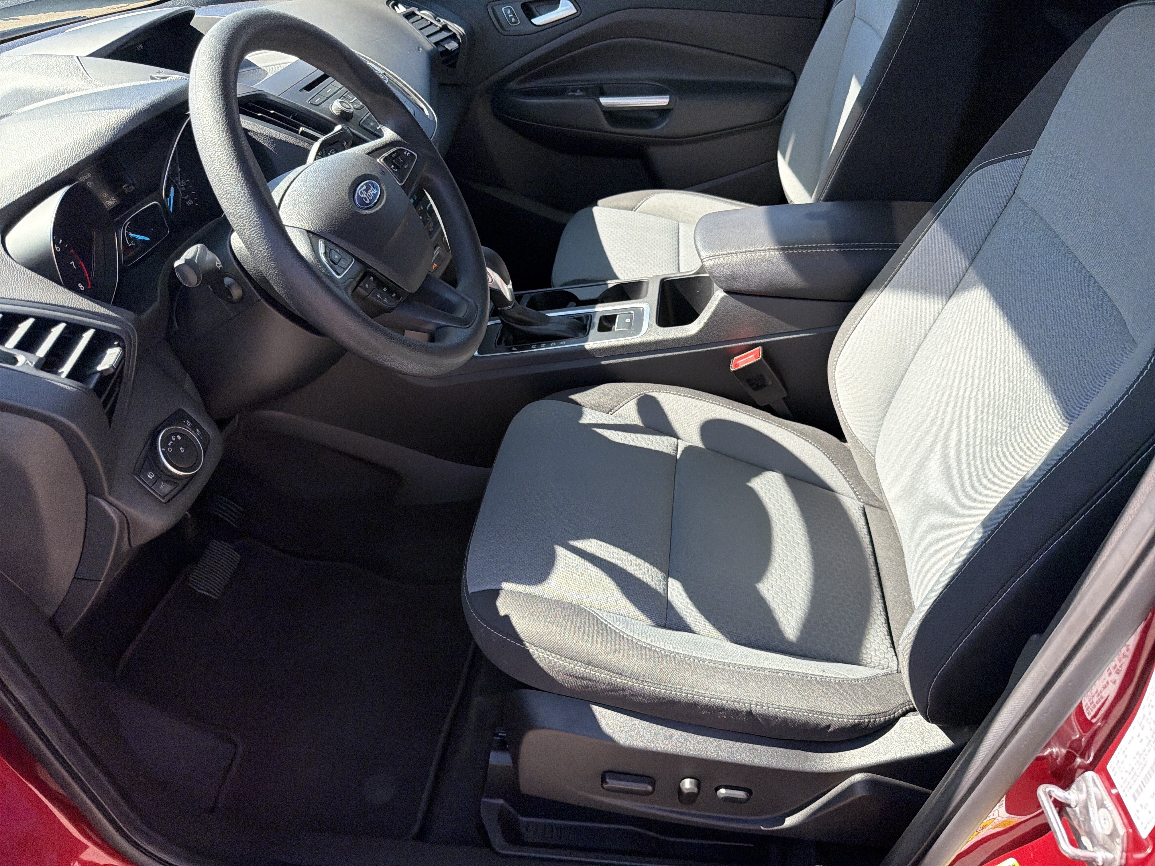 Used 2018 Ford Escape SE FWD image 19