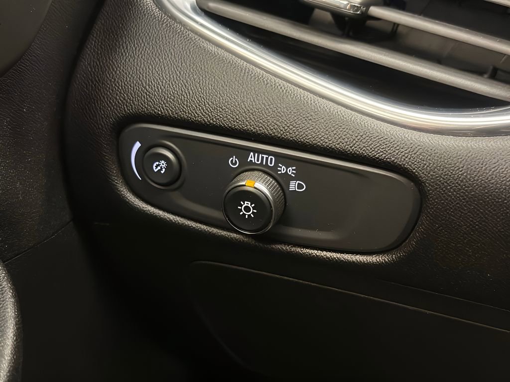 Certified 2018 Chevrolet Malibu LT image 33