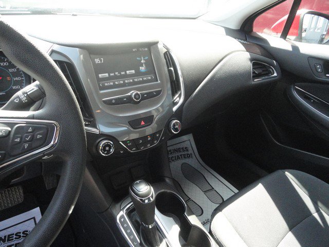 Used 2017 Chevrolet Cruze LT w/ Convenience Package FWD image 9