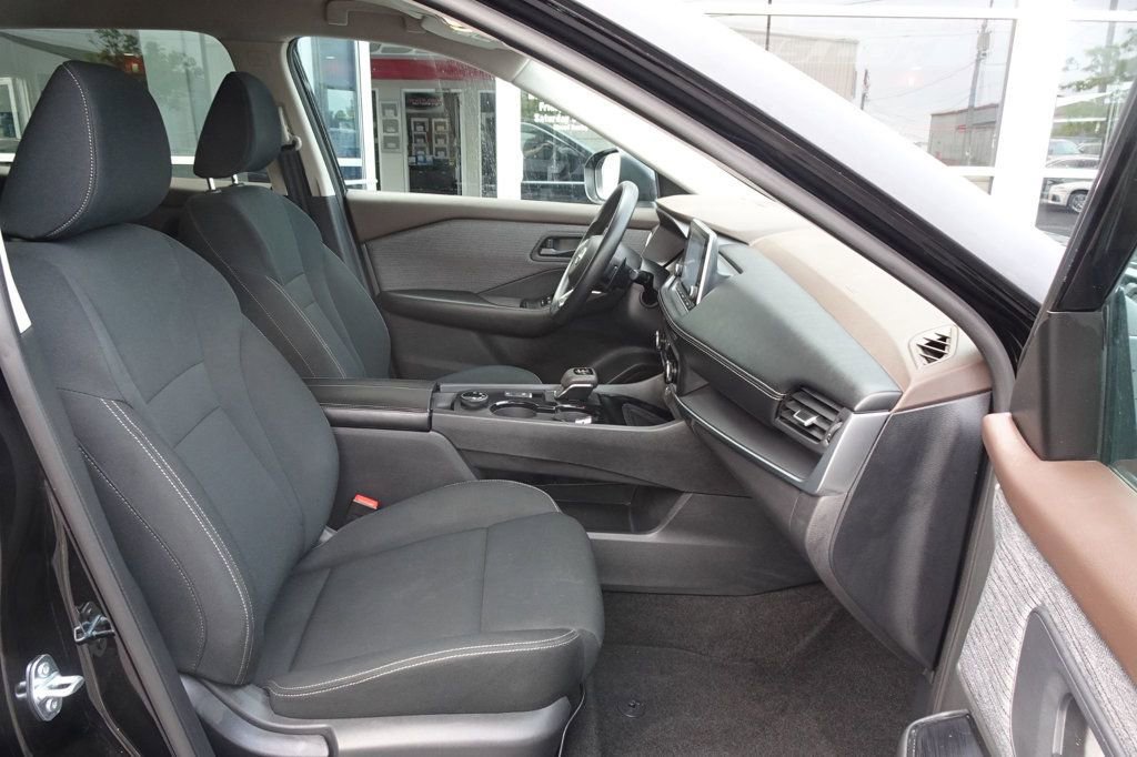 Used 2023 Nissan Rogue S image 11
