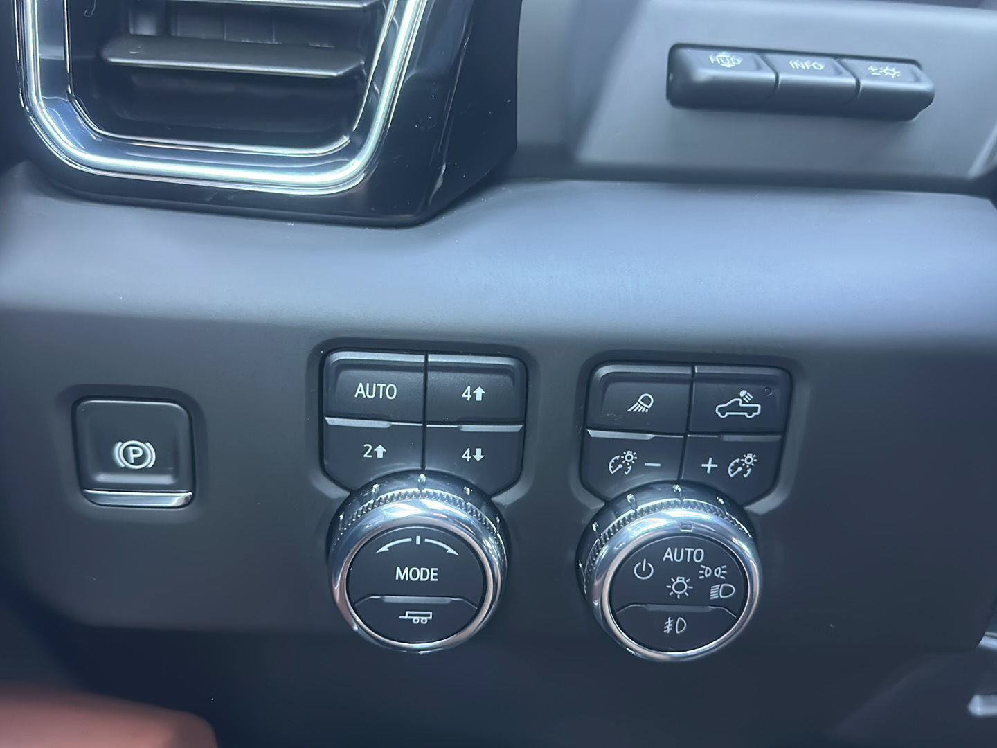 Used 2025 GMC Sierra 3500 Denali Ultimate AWD/4WD image 34