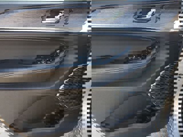 Certified 2022 Jeep Grand Cherokee Overland w/ Luxury Tech Group IV image 25