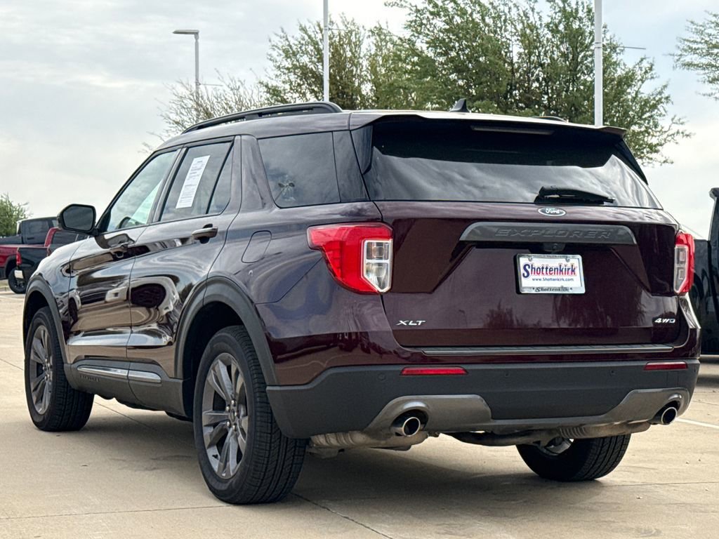 Used 2022 Ford Explorer XLT w/ Equipment Group 202A image 6
