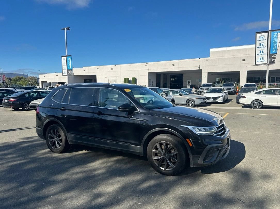 Used 2022 Volkswagen Tiguan SE FWD image 2