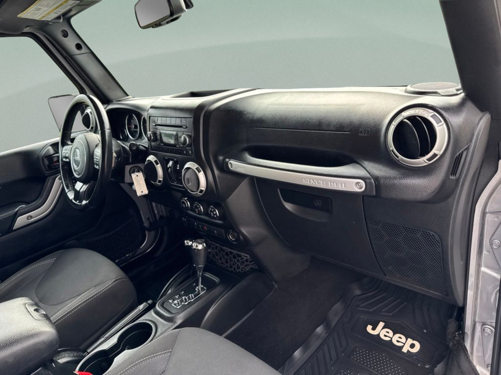 Used 2018 Jeep Wrangler Unlimited Sahara w/ Connectivity Group AWD/4WD image 31