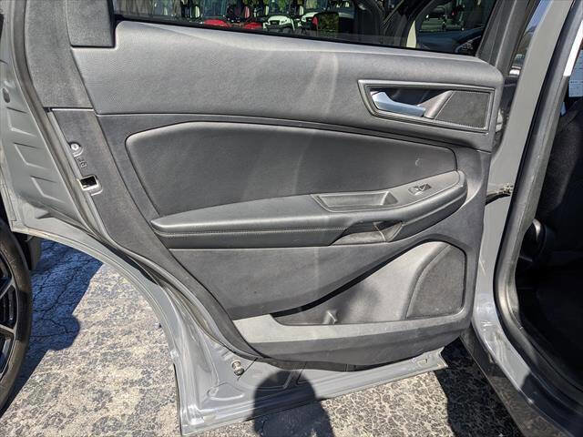 Used 2021 Ford Edge SE image 12