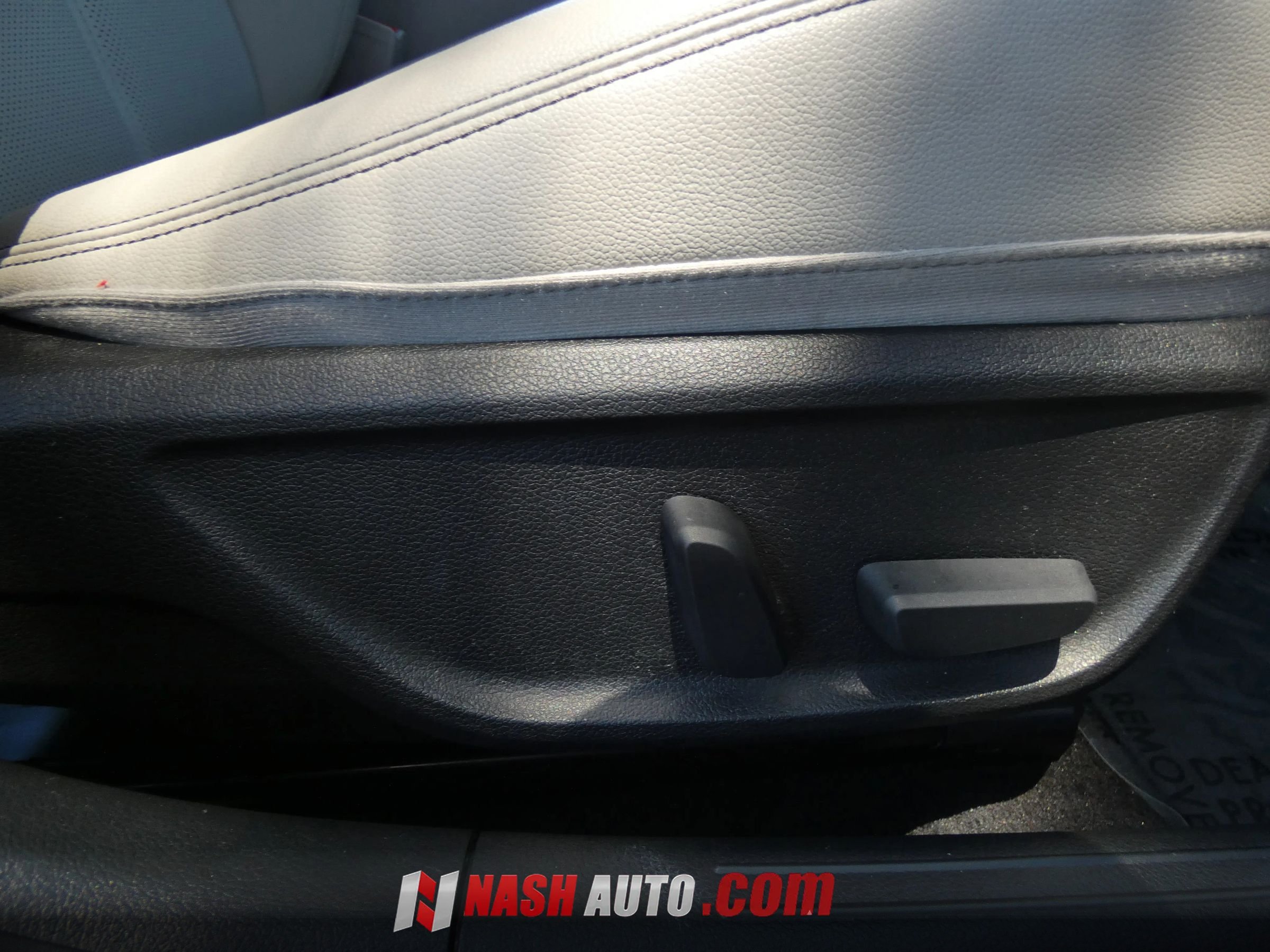 Used 2022 Genesis G70 2.0T RWD image 28