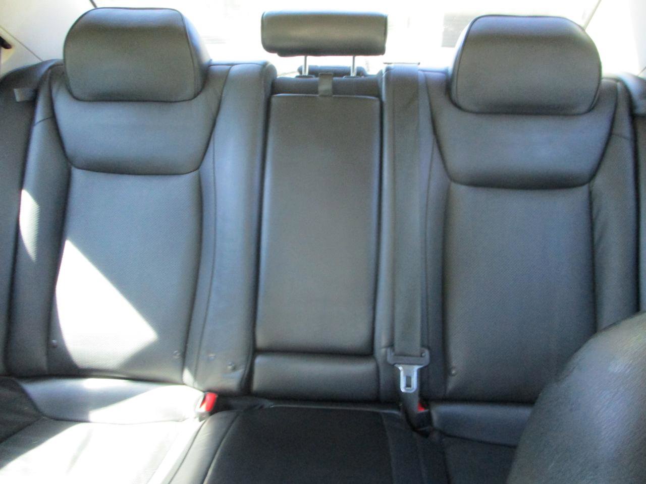 Used 2018 Chrysler 300 Limited w/ Safetytec Plus Group image 15