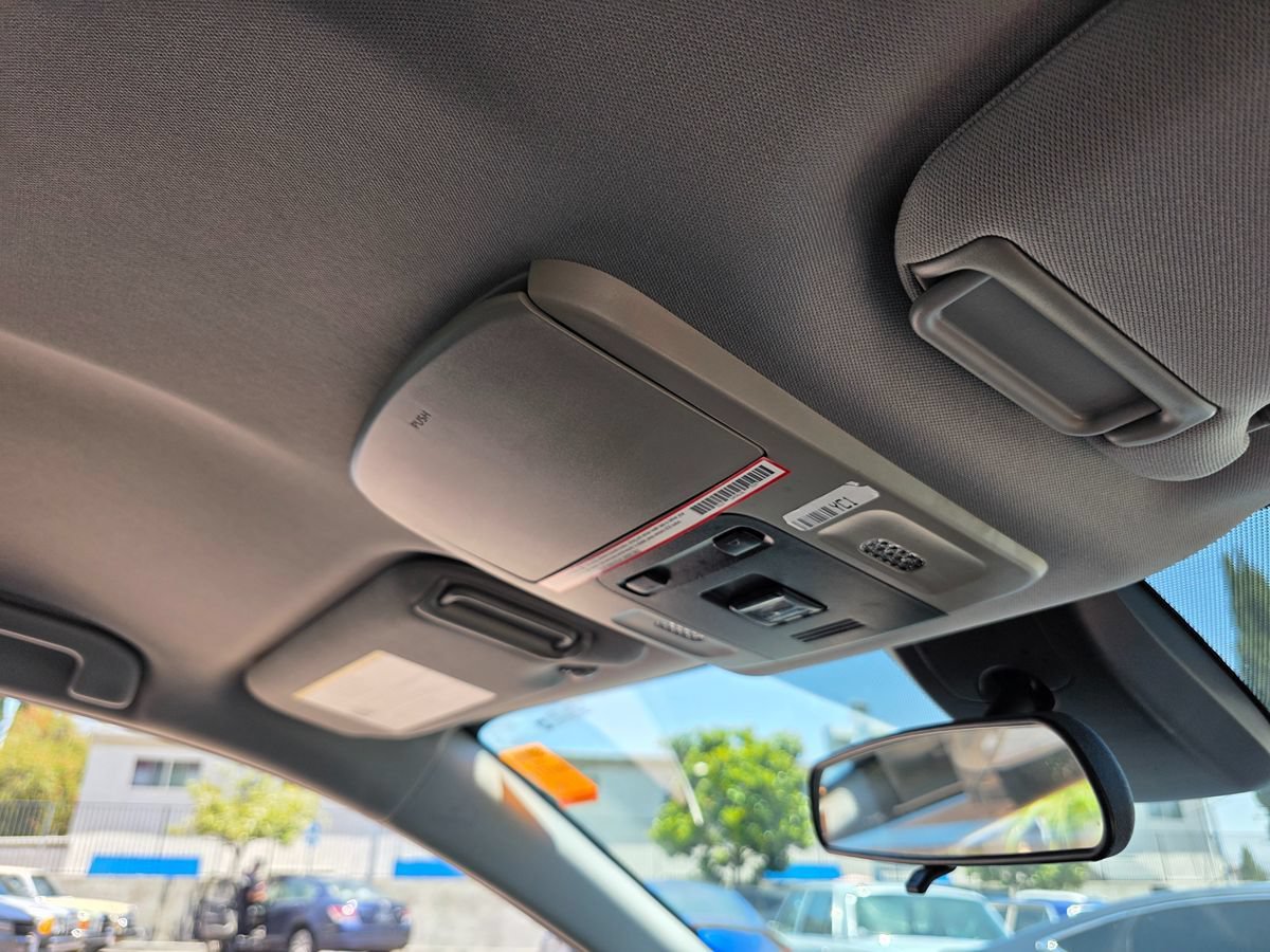 Used 2019 Toyota Camry SE FWD image 16