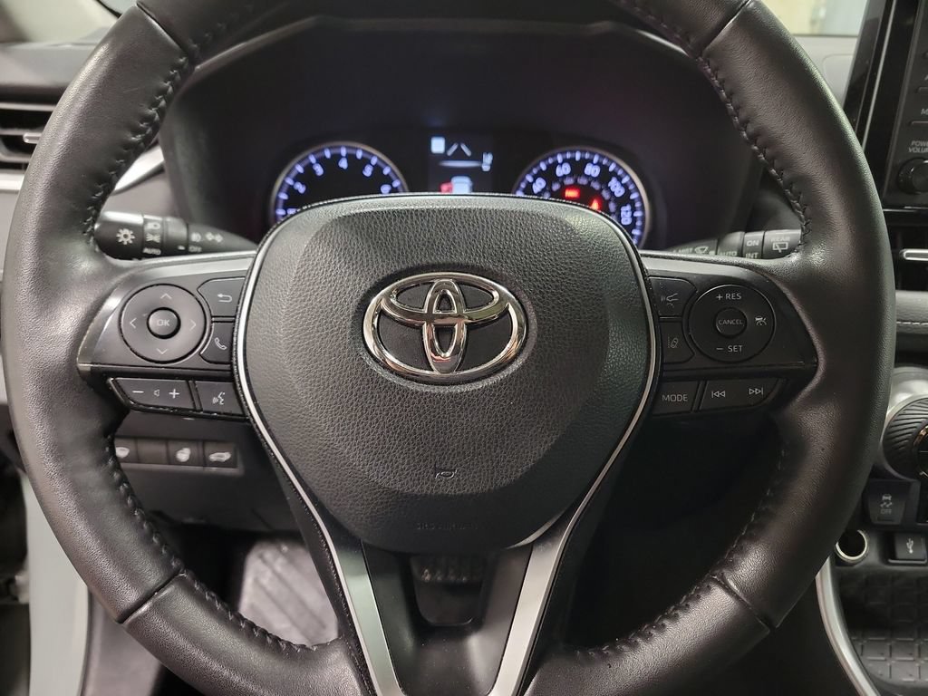 Used 2022 Toyota RAV4 XLE Premium AWD/4WD image 22