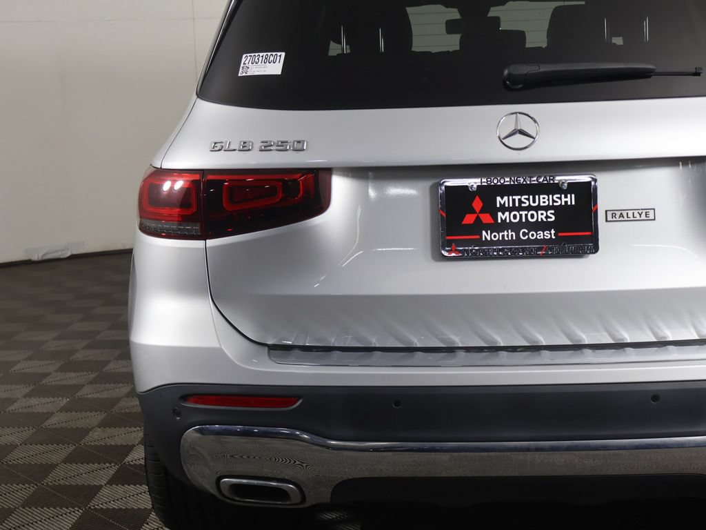 Used 2023 Mercedes-Benz GLB 250 4MATIC w/ Premium Package image 13