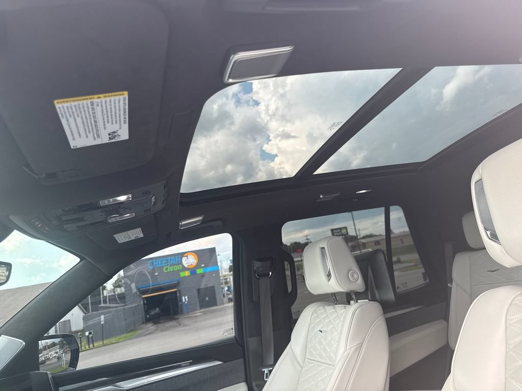 Used 2025 Cadillac Escalade V AWD/4WD image 23