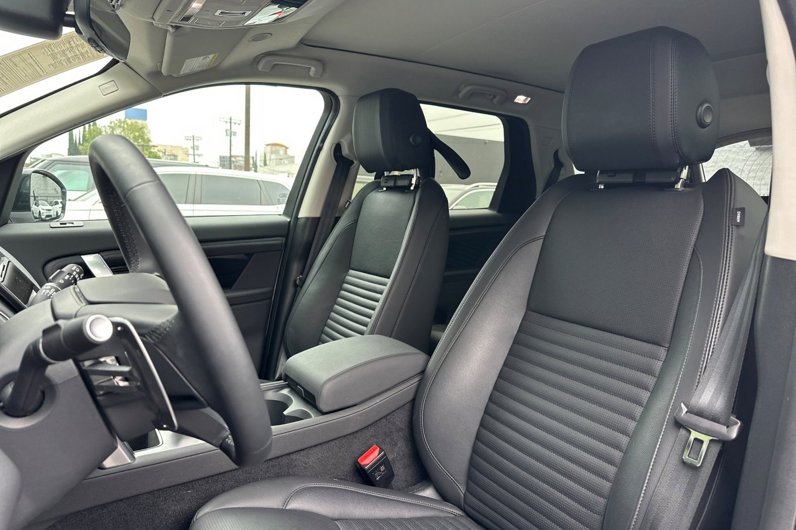 Used 2025 Land Rover Discovery Sport S image 6