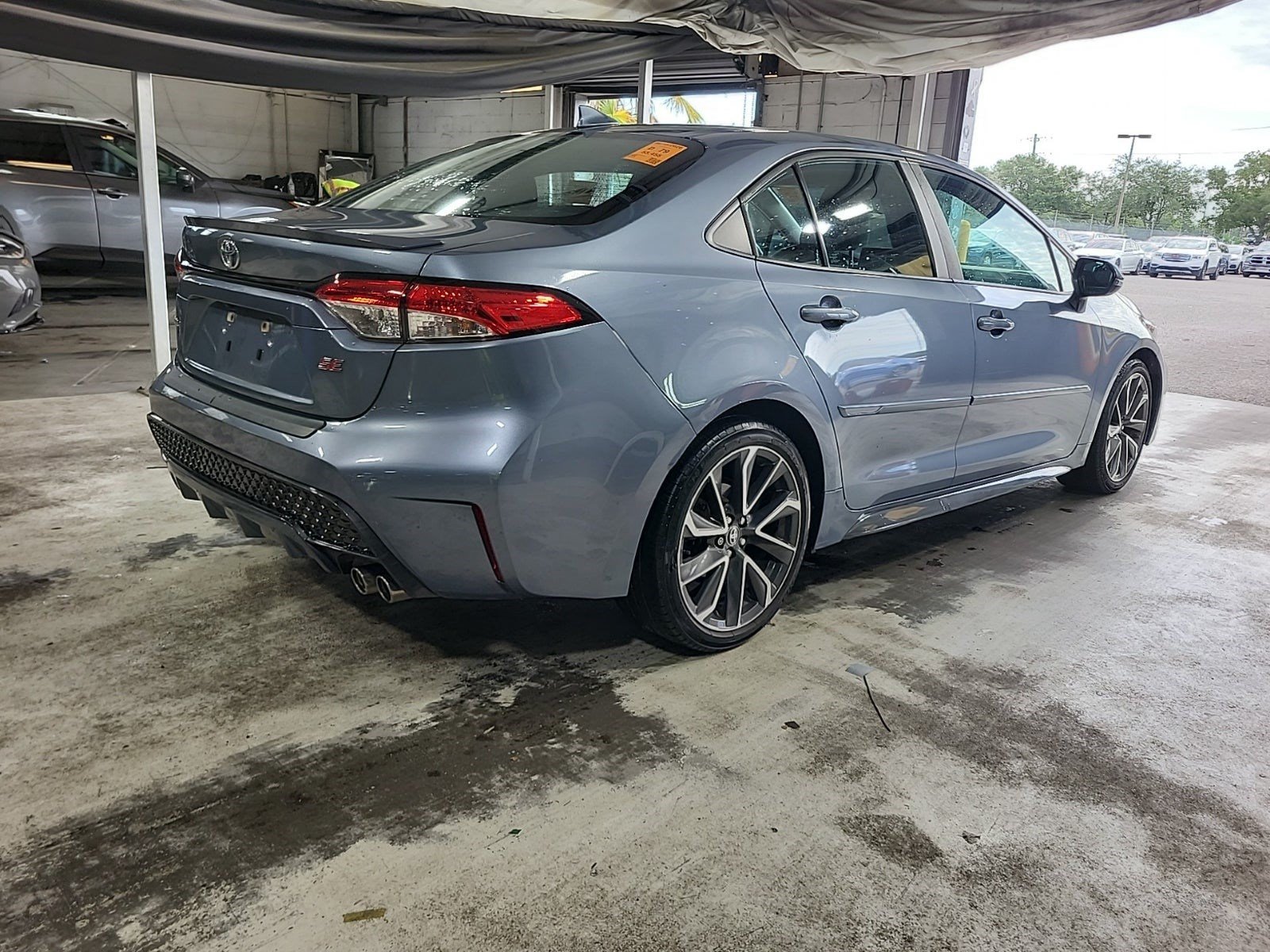 Used 2020 Toyota Corolla SE w/ SE Premium Package FWD image 4