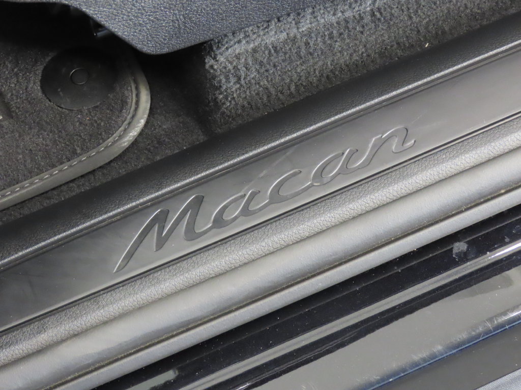 Certified 2026 Porsche Macan AWD/4WD image 42