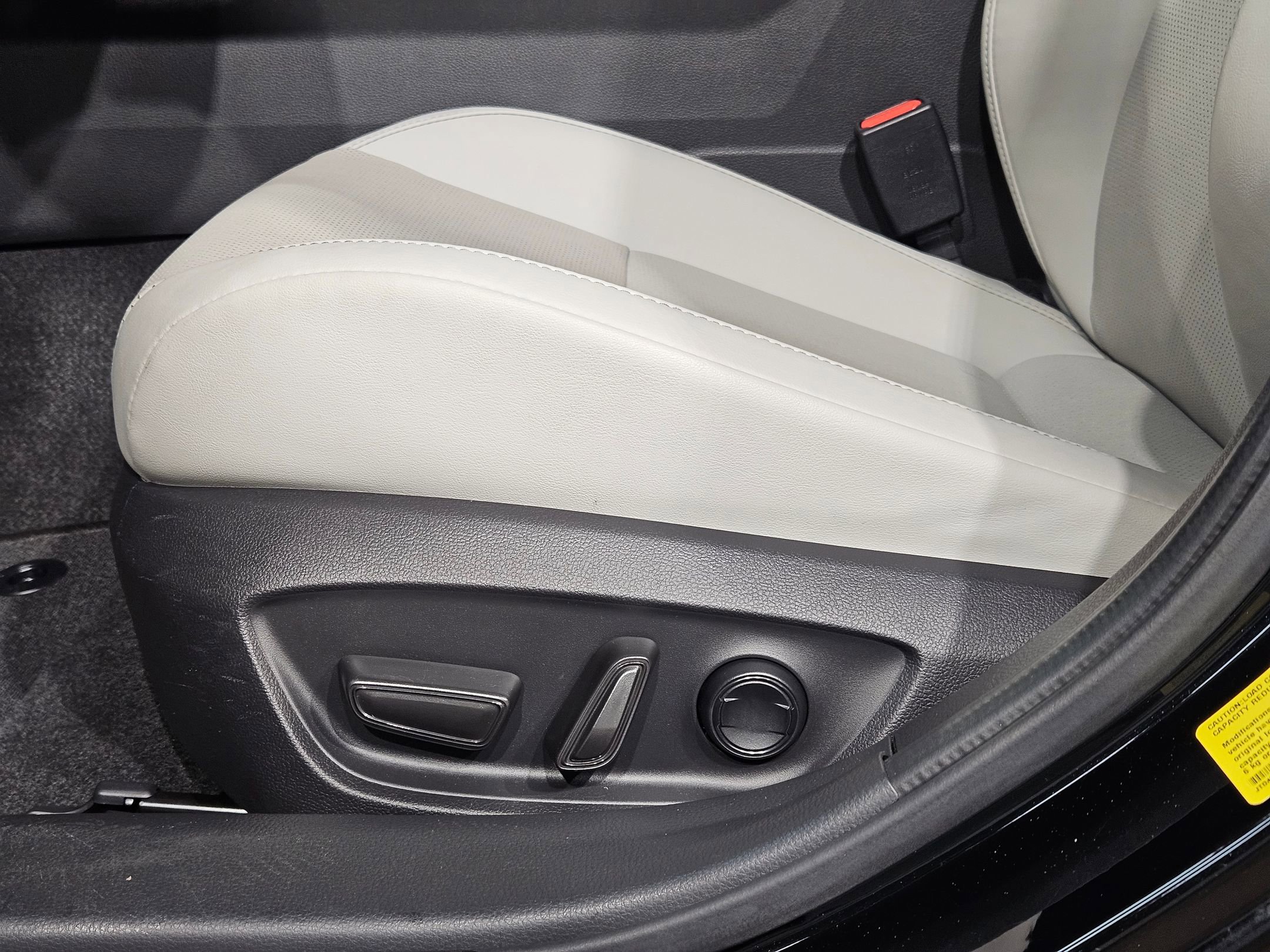 Used 2024 Toyota Prius Limited w/ Limited Premium Package image 23