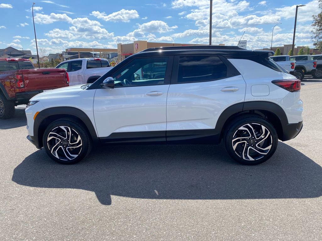 Used 2025 Chevrolet TrailBlazer RS w/ Convenience Package AWD/4WD image 2