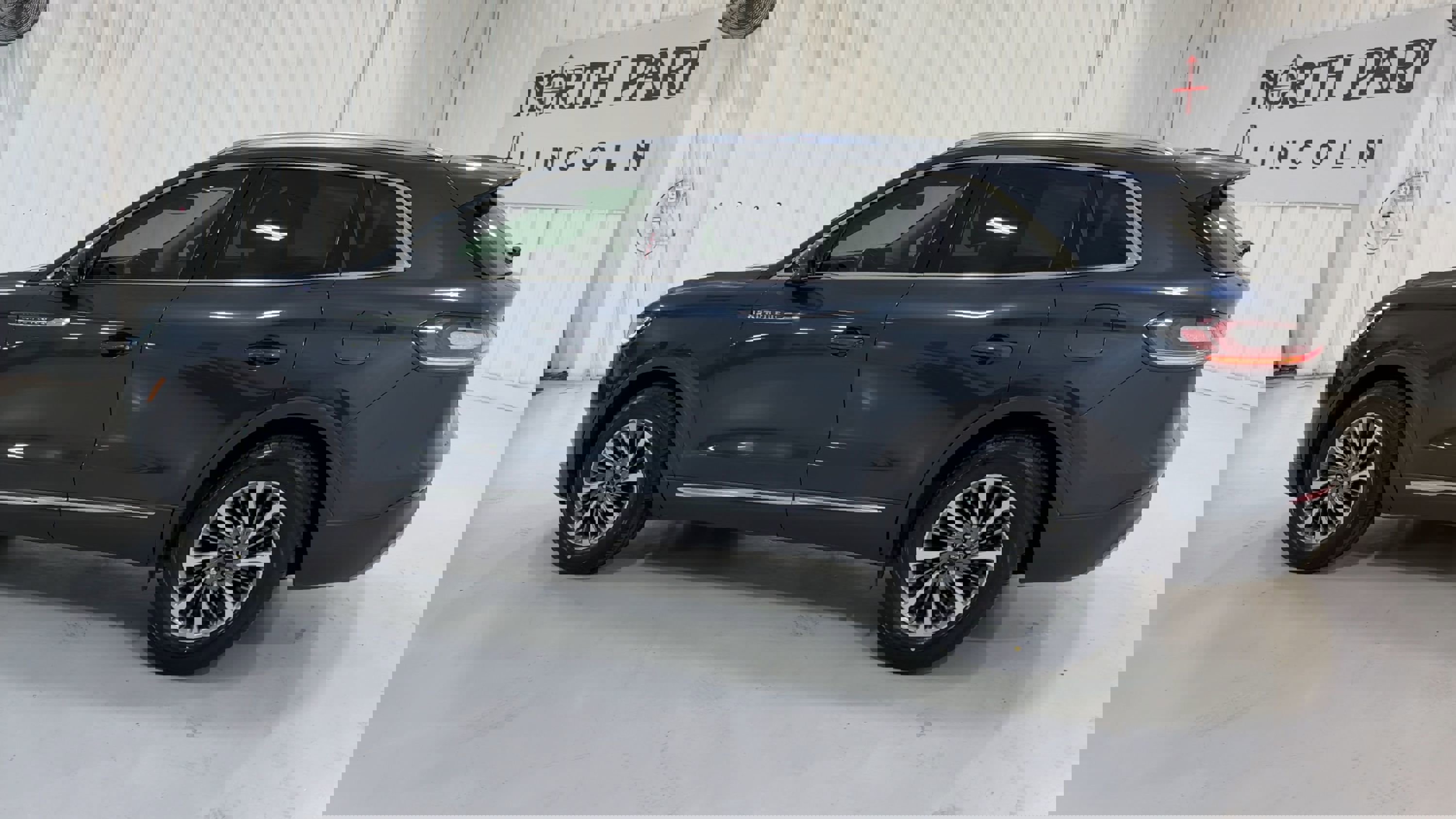 Used 2021 Lincoln Nautilus FWD w/ Equipment Group 101A image 7