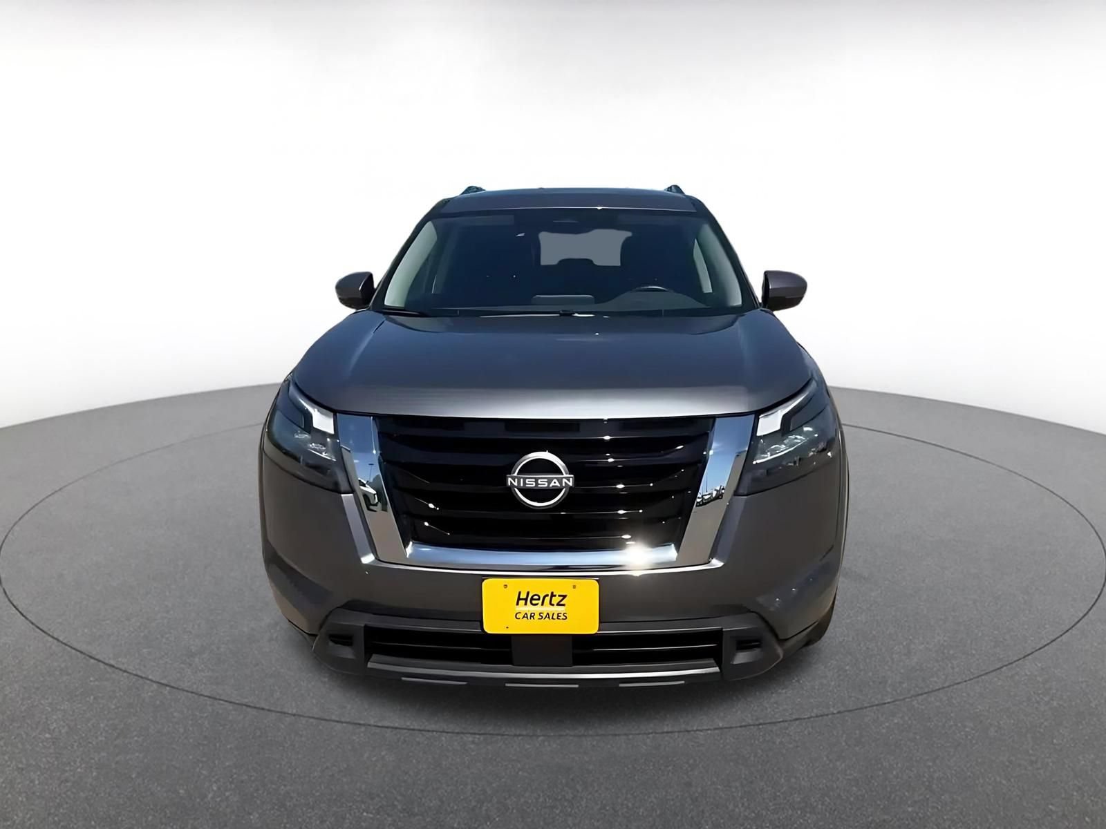 Used 2025 Nissan Pathfinder SV FWD image 4