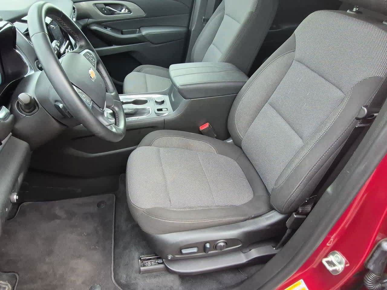 Used 2023 Chevrolet Traverse LT FWD image 16