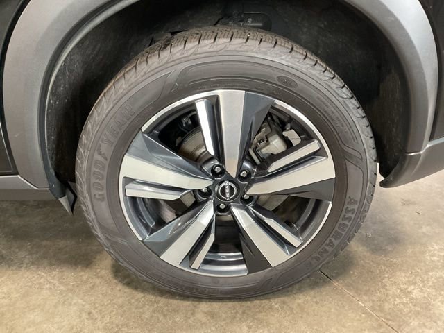 Used 2023 Nissan Rogue SL AWD/4WD image 7