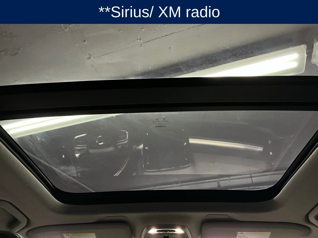 Used 2020 Volvo XC40 T5 Momentum image 9