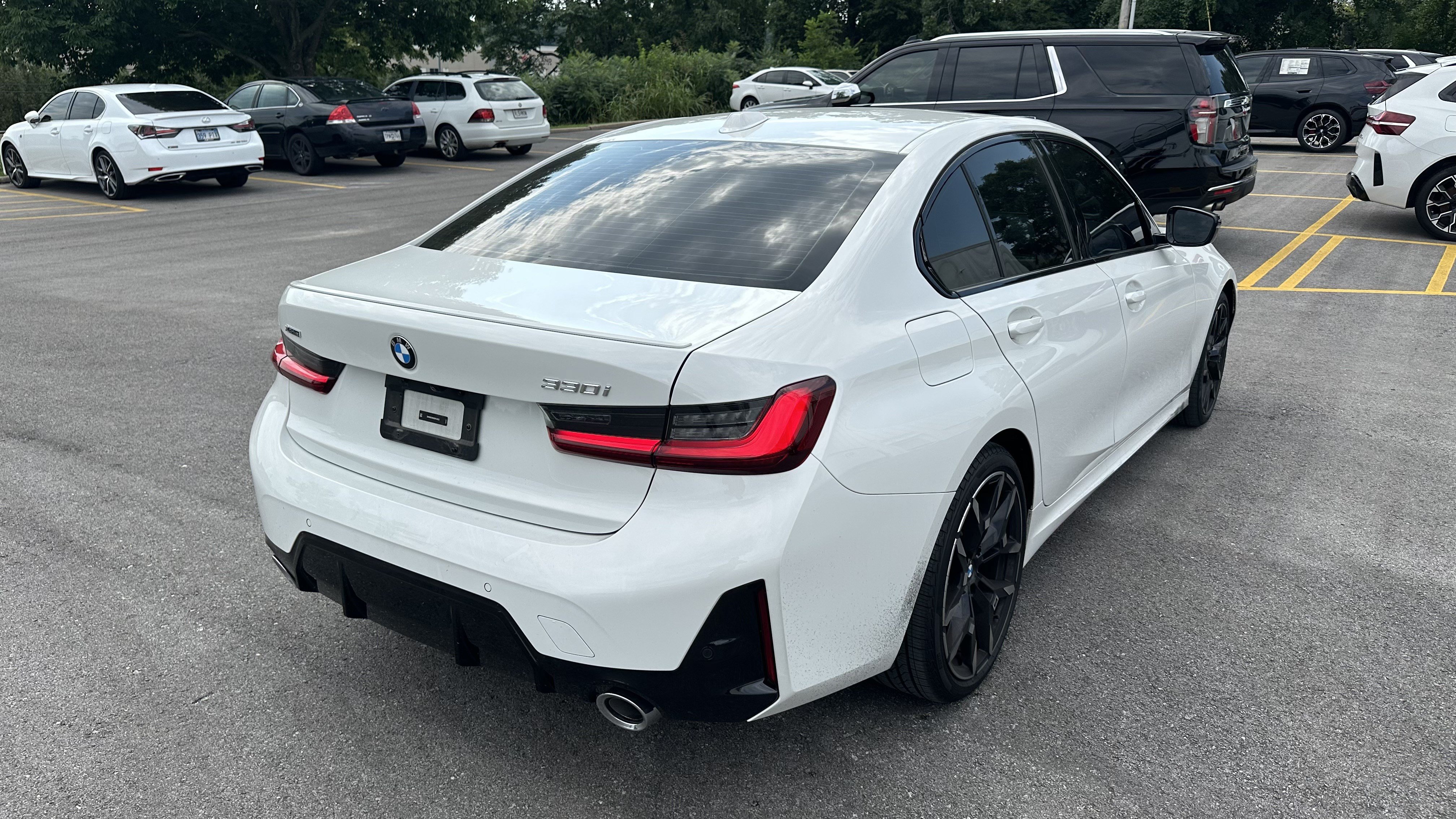 Used 2025 BMW 330i xDrive Sedan w/ M Sport Package AWD/4WD image 10