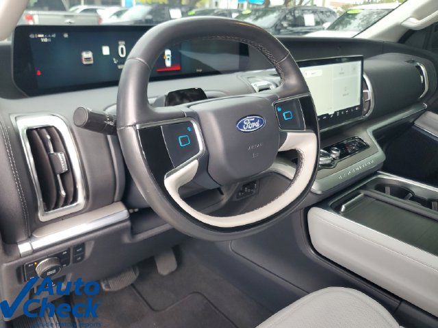 Used 2025 Ford Expedition Platinum w/ Driver's Package AWD/4WD image 24