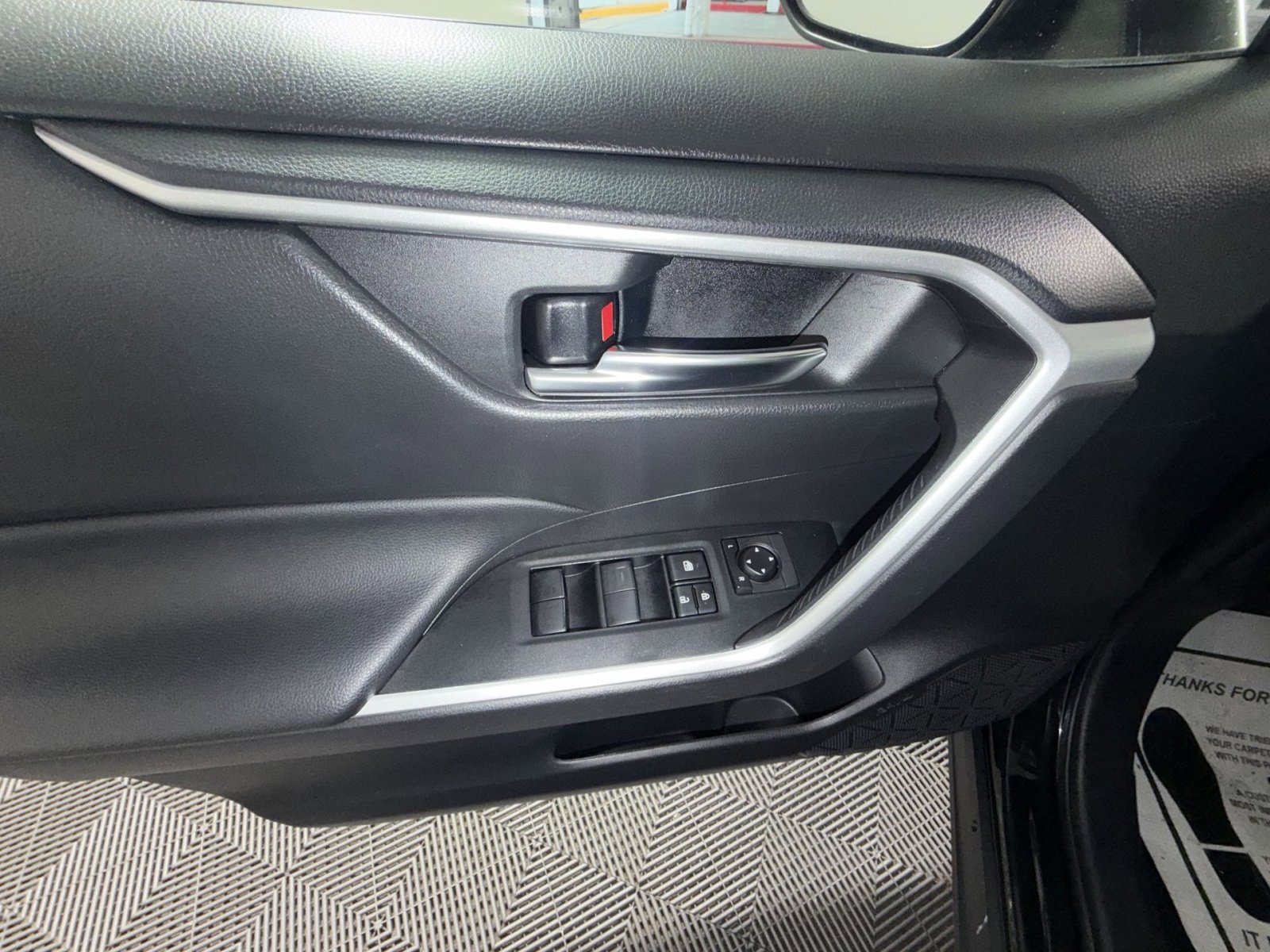 Used 2021 Toyota RAV4 XLE w/ Convenience Package image 15