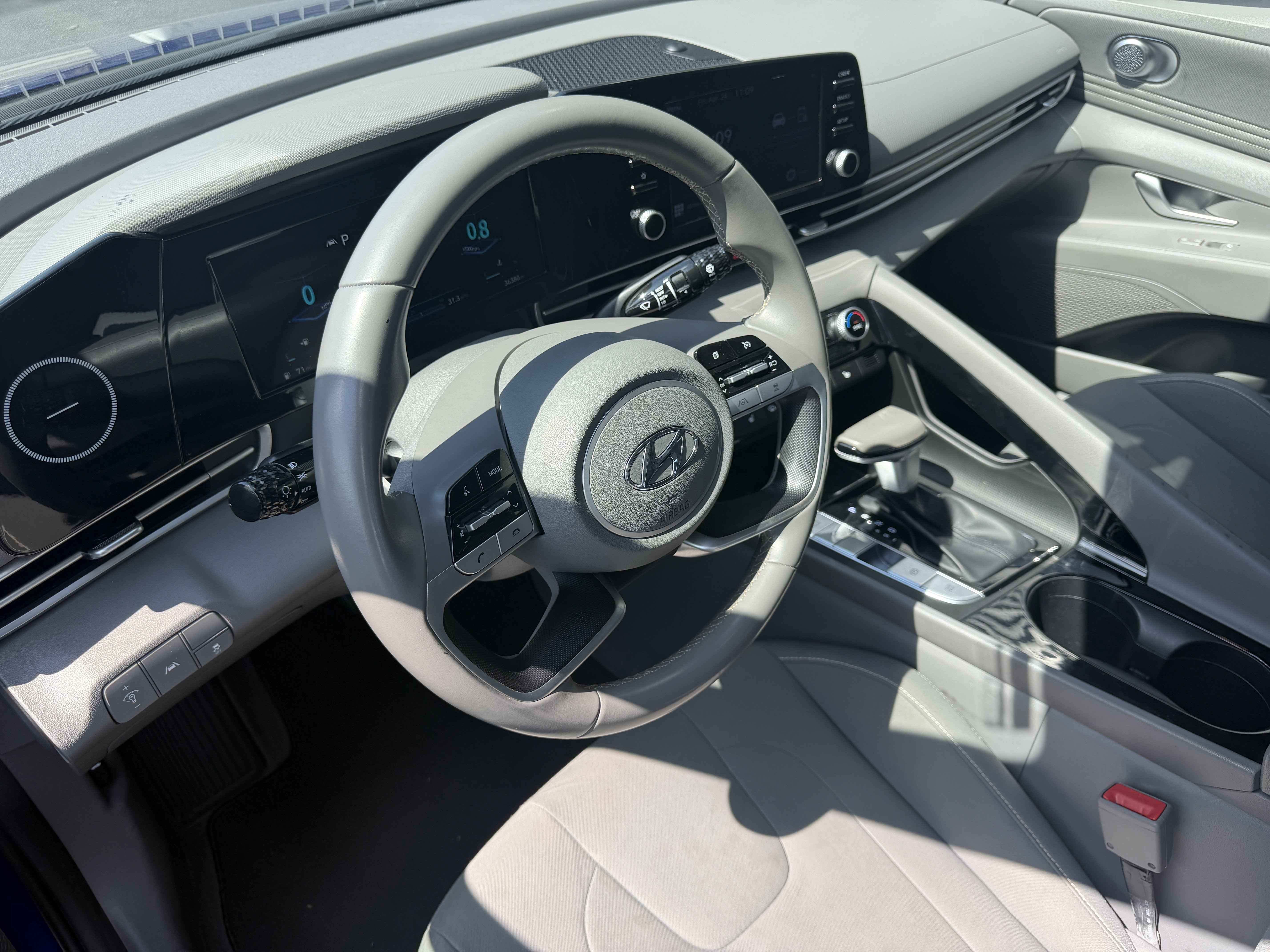 Used 2021 Hyundai Elantra SEL w/ Convenience Package FWD image 4