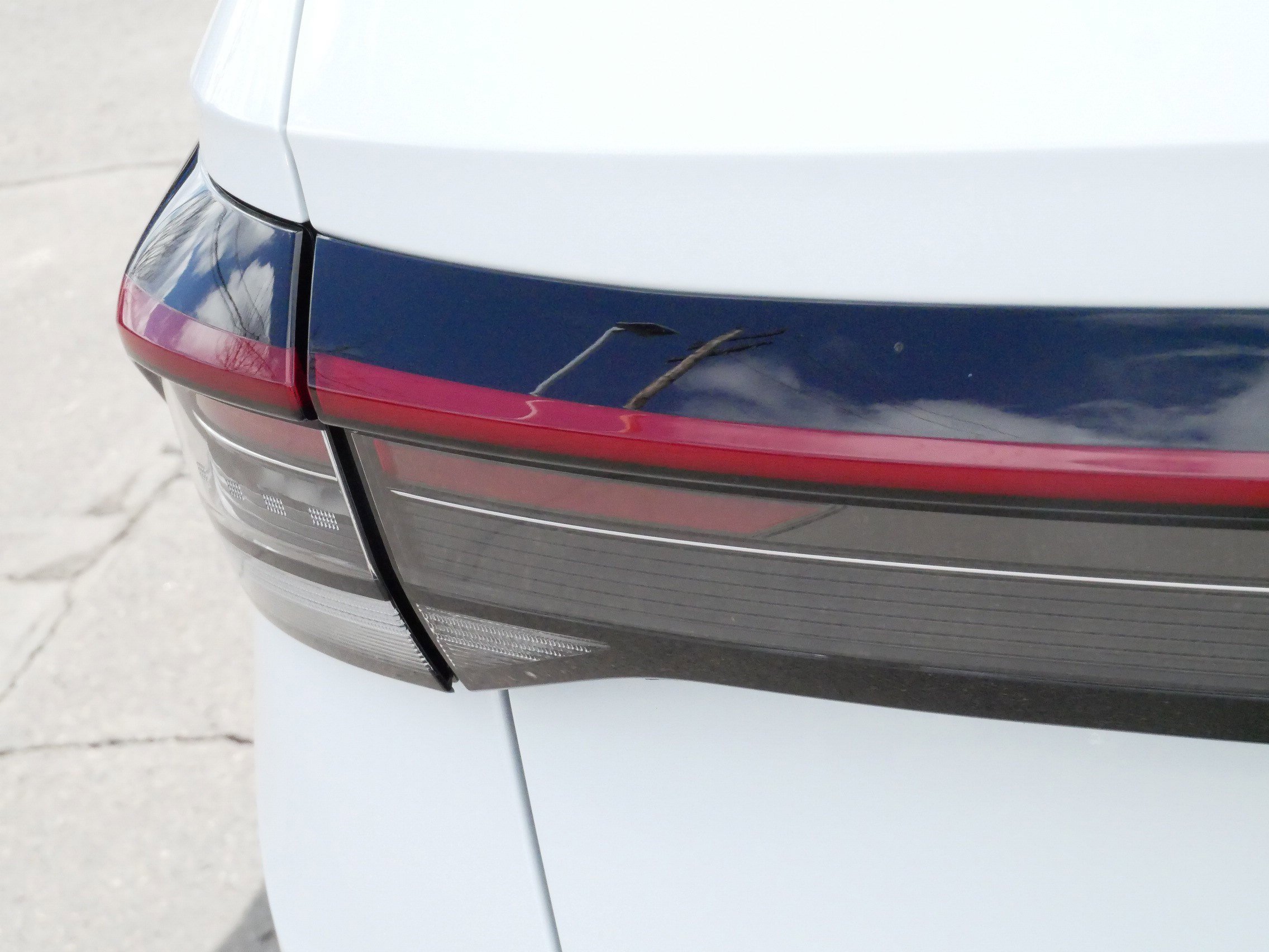 Certified 2025 Volkswagen Taos SE AWD/4WD image 18