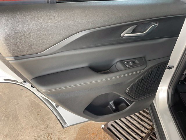 Used 2025 Jeep Grand Cherokee Laredo RWD image 24
