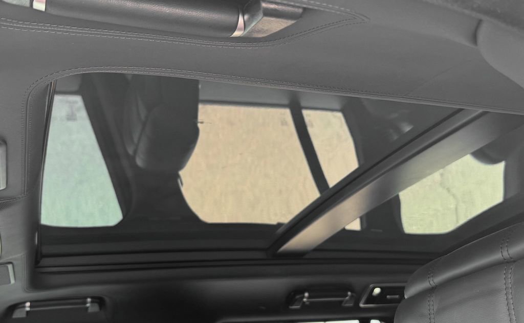 Used 2018 Land Rover Range Rover SV Autobiography Dynamic image 17