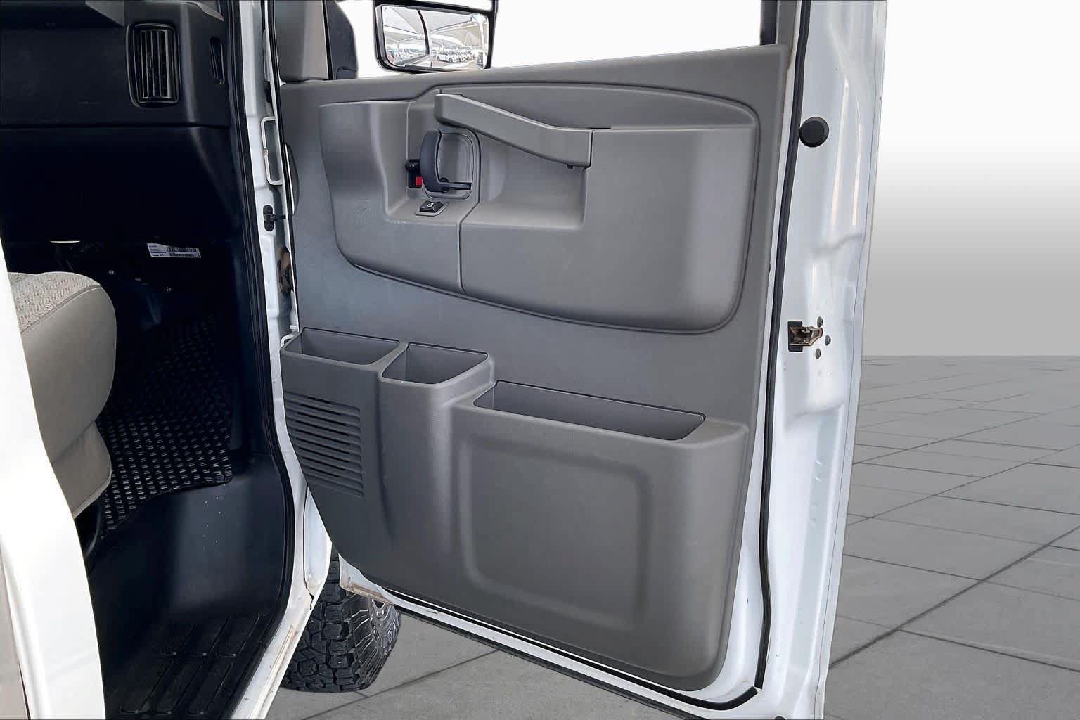 Used 2019 Chevrolet Express 3500 w/ Power Convenience Package RWD image 17
