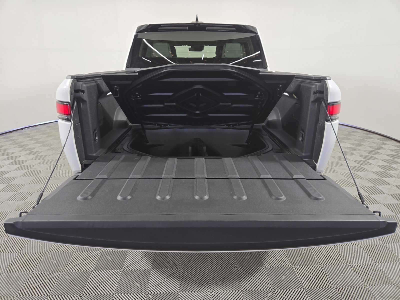 Used 2023 Rivian R1T Adventure image 15